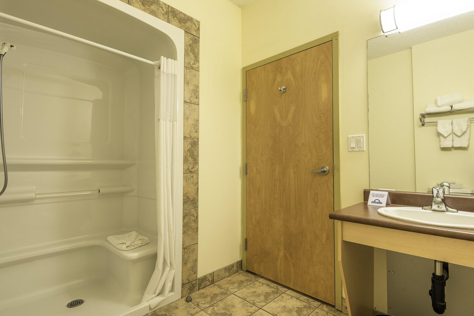 Days Inn By Wyndham Bonnyville מראה חיצוני תמונה