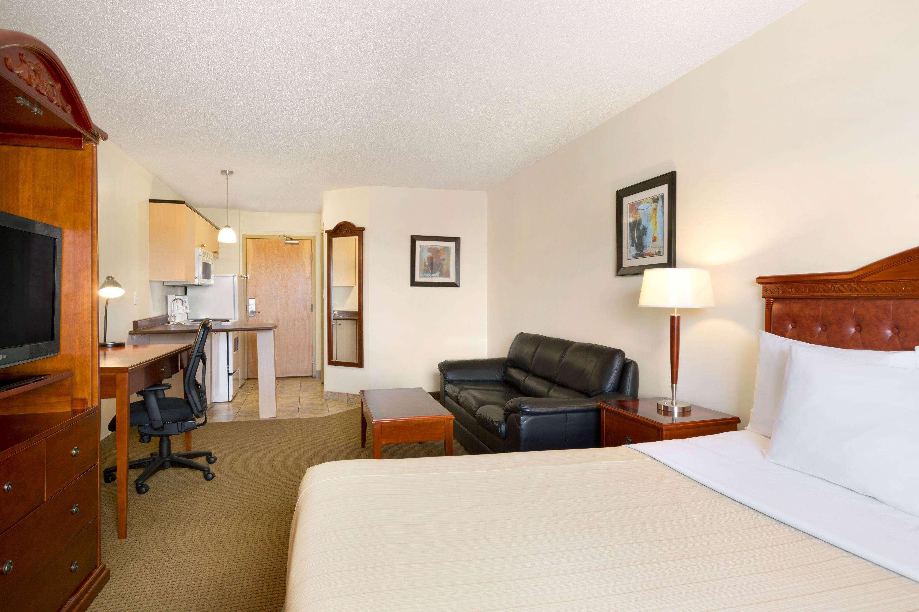 Days Inn By Wyndham Bonnyville מראה חיצוני תמונה
