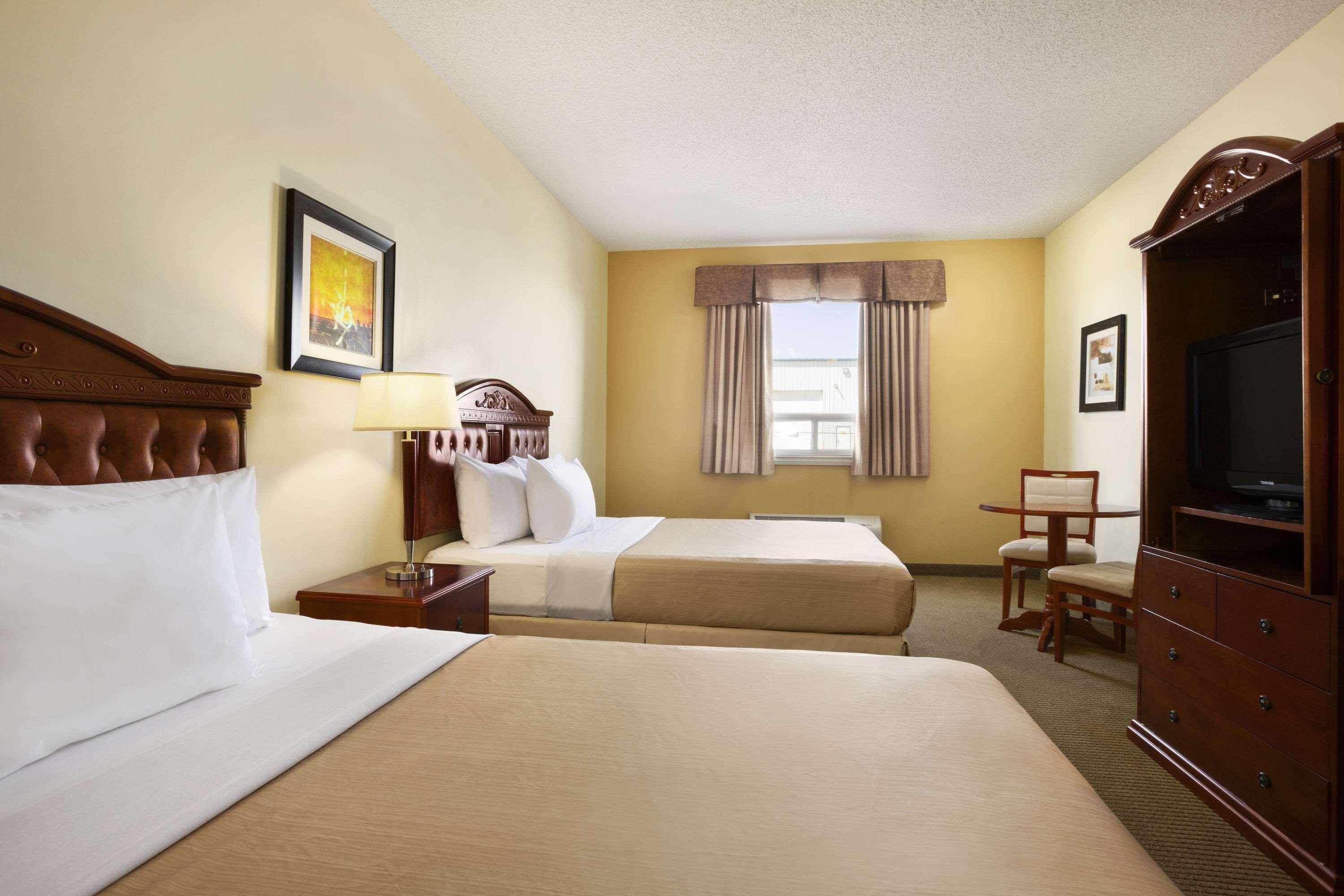 Days Inn By Wyndham Bonnyville מראה חיצוני תמונה